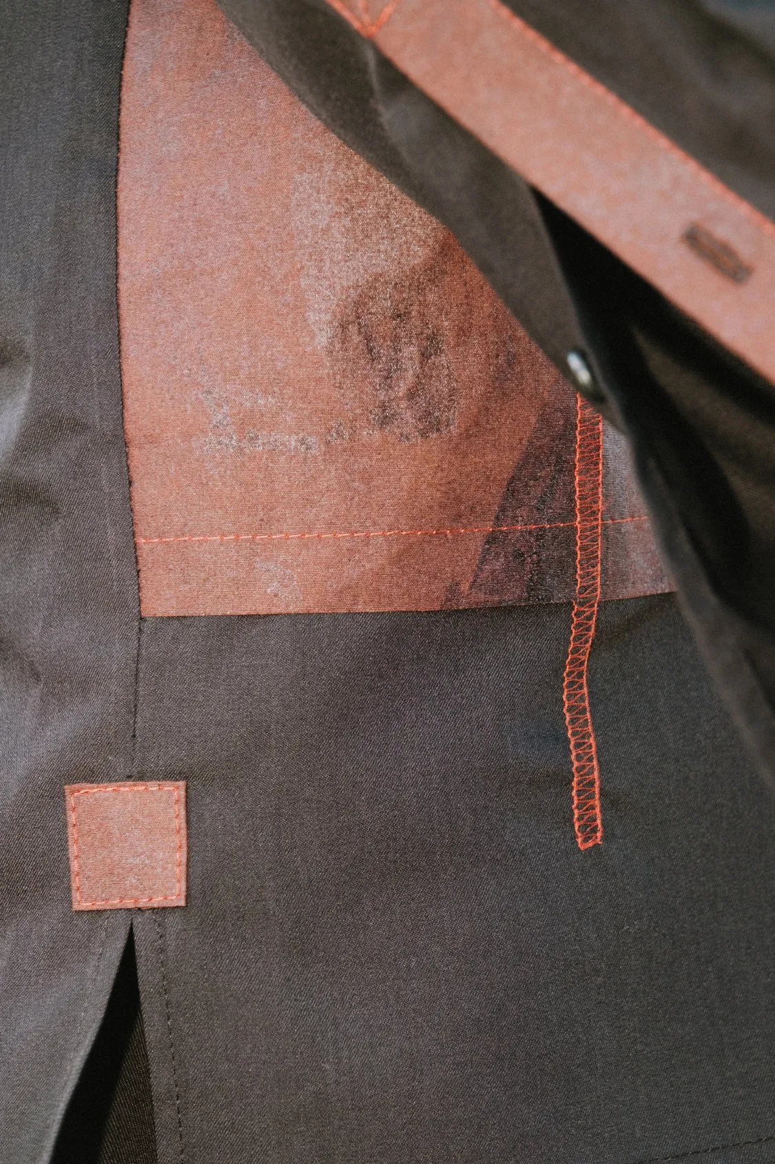 CONTRAST TECH SHIRT / material mix