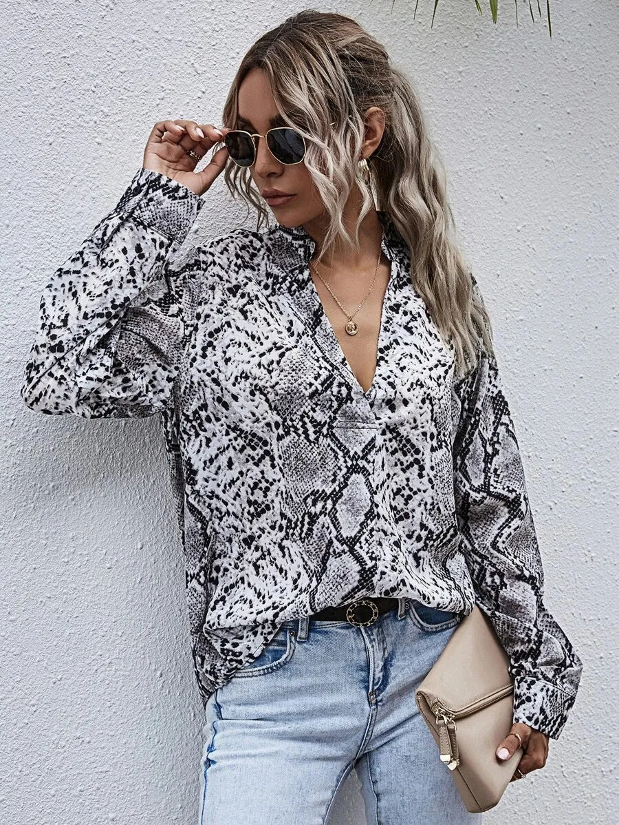 Julia Fashion - Snake Pattern V-neck T-Shirts