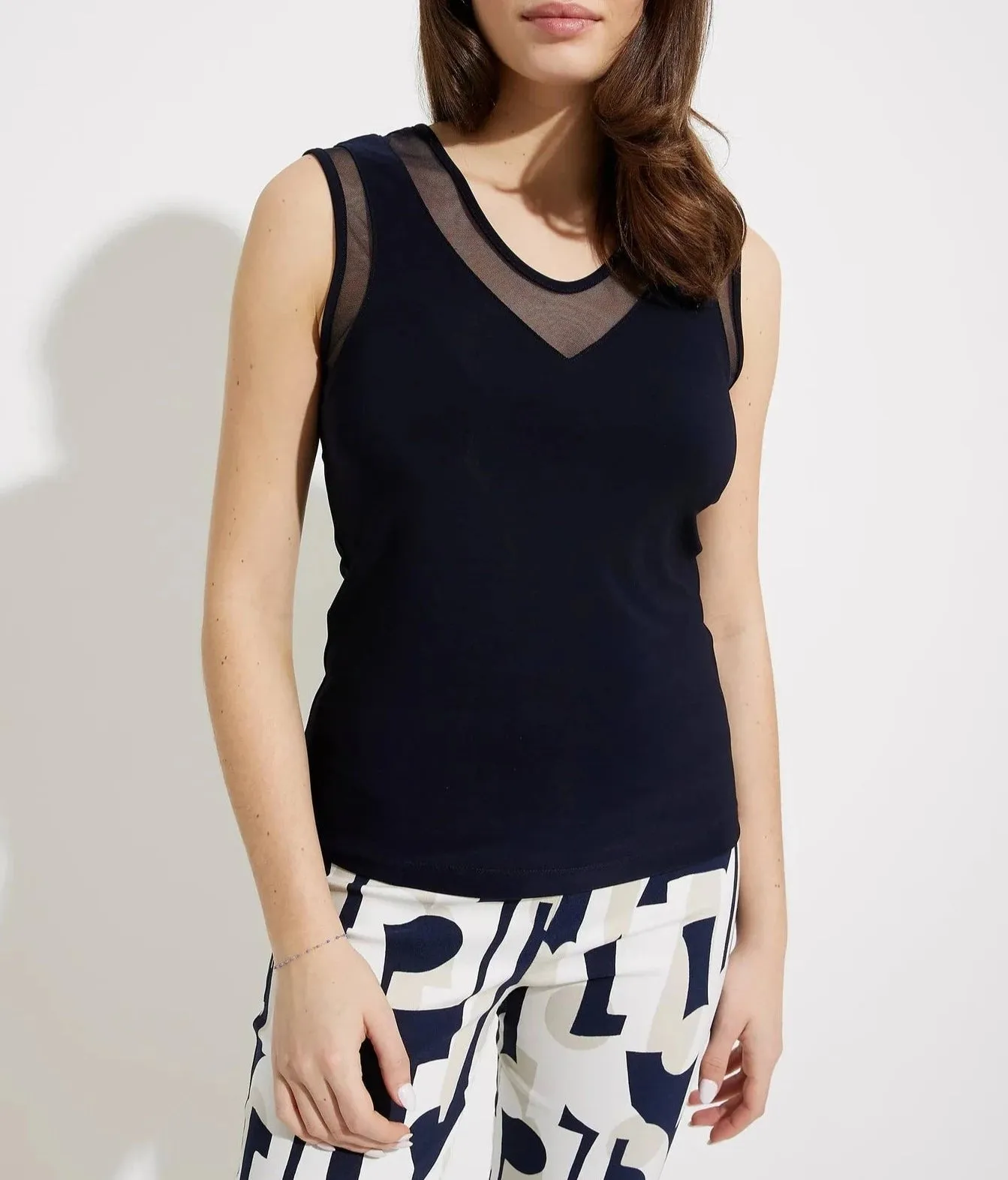 V neck top